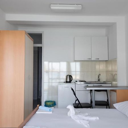 Apartments Ivica - Beachfront Дрвеник Екстер'єр фото