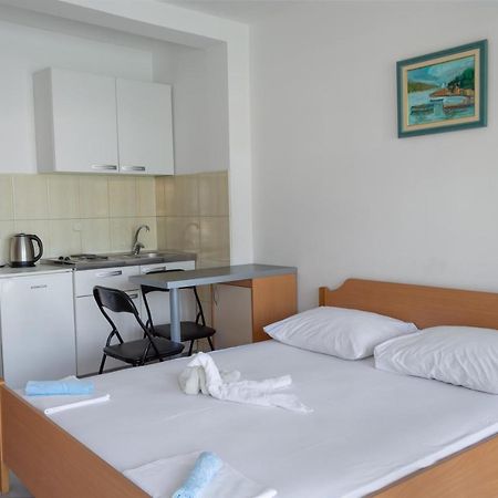 Apartments Ivica - Beachfront Дрвеник Екстер'єр фото