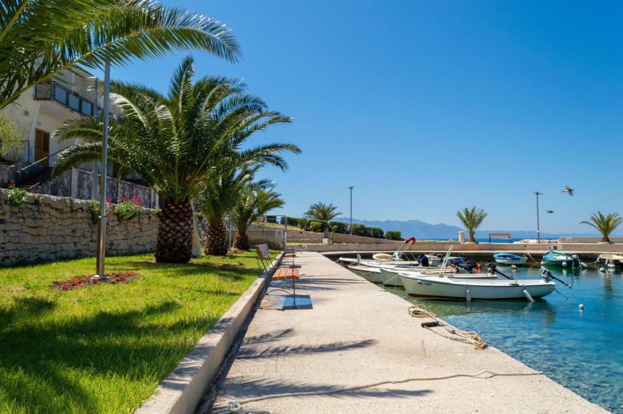 Apartments Ivica - Beachfront Дрвеник Екстер'єр фото