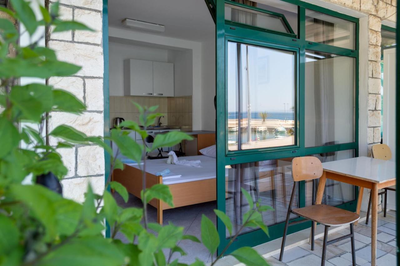 Apartments Ivica - Beachfront Дрвеник Екстер'єр фото
