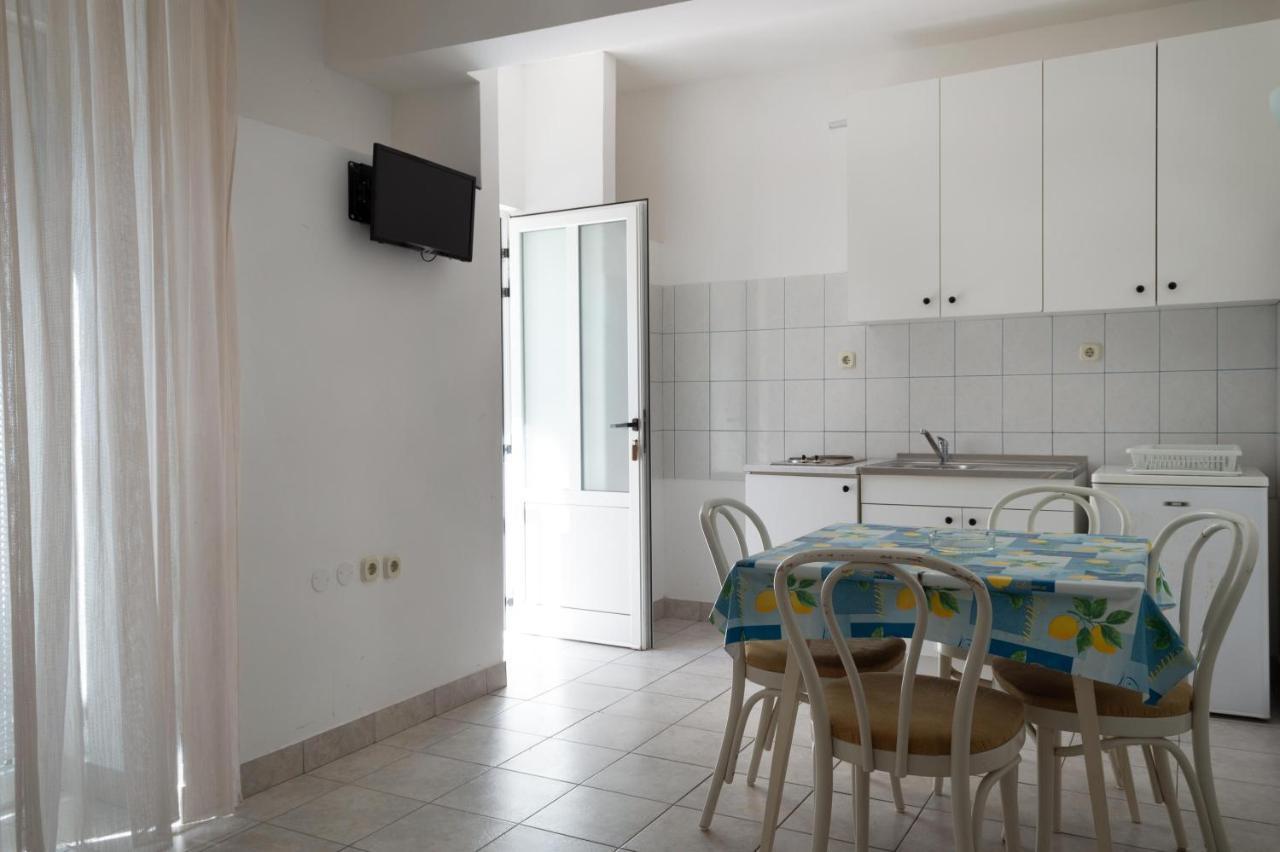 Apartments Ivica - Beachfront Дрвеник Екстер'єр фото
