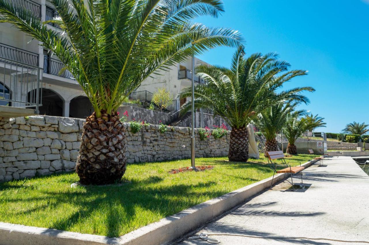Apartments Ivica - Beachfront Дрвеник Екстер'єр фото