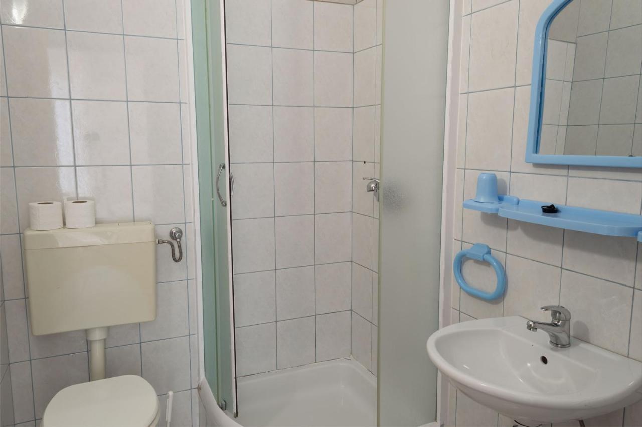 Apartments Ivica - Beachfront Дрвеник Екстер'єр фото