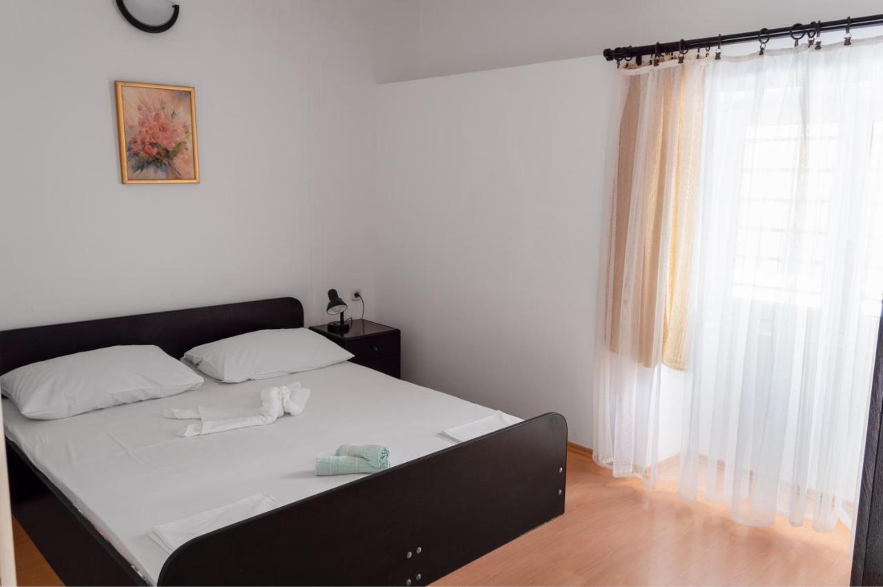 Apartments Ivica - Beachfront Дрвеник Екстер'єр фото